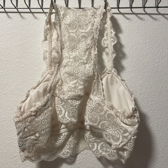A Beautiful aerie Lace Bralette (Size M)! - Picture 5 of 10